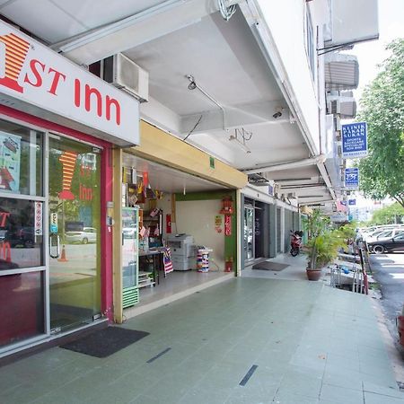 OYO 89891 1st Inn Hotel Subang  Subang Jaya Bagian luar foto